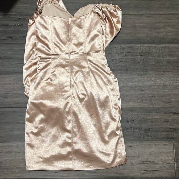 Oh Polly satin champagne dress - Picture 5 of 5
